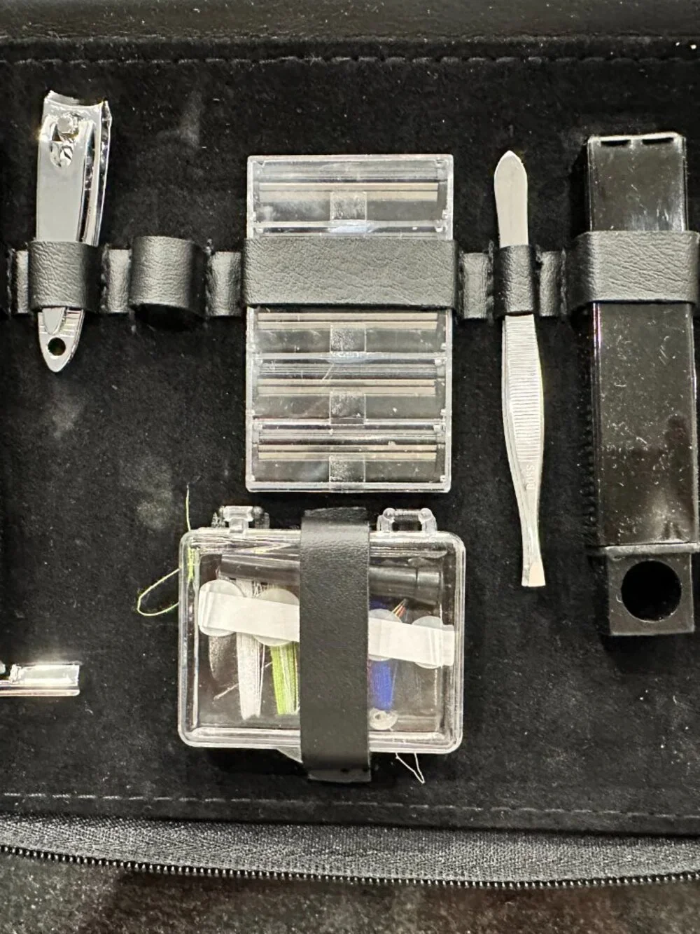Mens GROOMING KIT- 2 section Black syn. Leather zipper  case Multiple NEW pieces